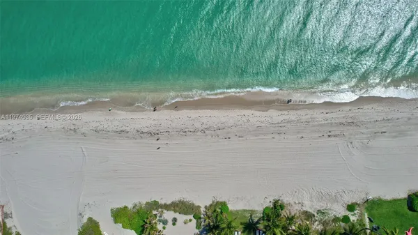 $2,000 | 3181 South Ocean Drive, Unit 305, Hallandale Beach, FL 33009