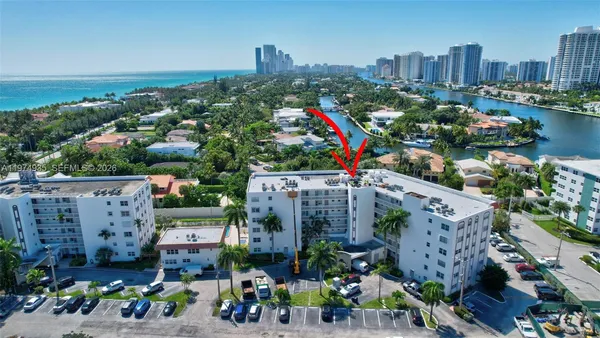 $2,000 | 3181 South Ocean Drive, Unit 305, Hallandale Beach, FL 33009