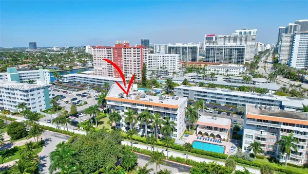 $2,000 | 3181 South Ocean Drive, Unit 305, Hallandale Beach, FL 33009