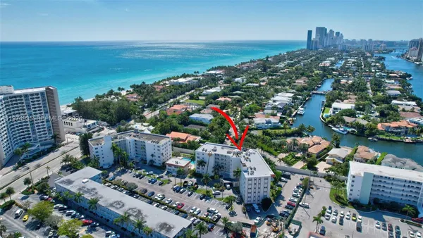 $2,000 | 3181 South Ocean Drive, Unit 305, Hallandale Beach, FL 33009