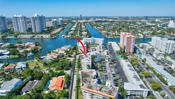 $2,000 | 3181 South Ocean Drive, Unit 305, Hallandale Beach, FL 33009