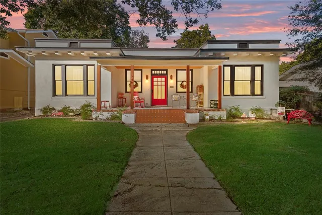 a front view of house with yard