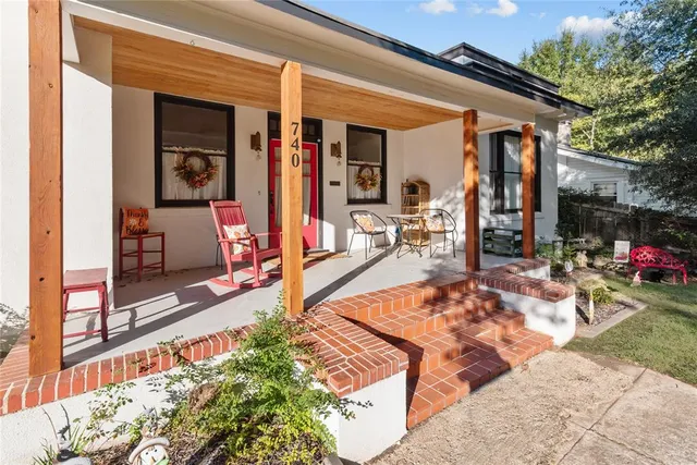 a view of an outdoor space