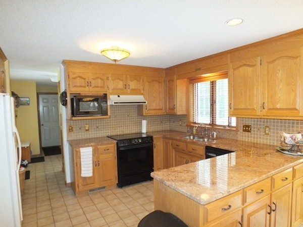71 Stonehill Road East Longmeadow, MA 01028 - Photo 9 of 30 Gallery Image 9