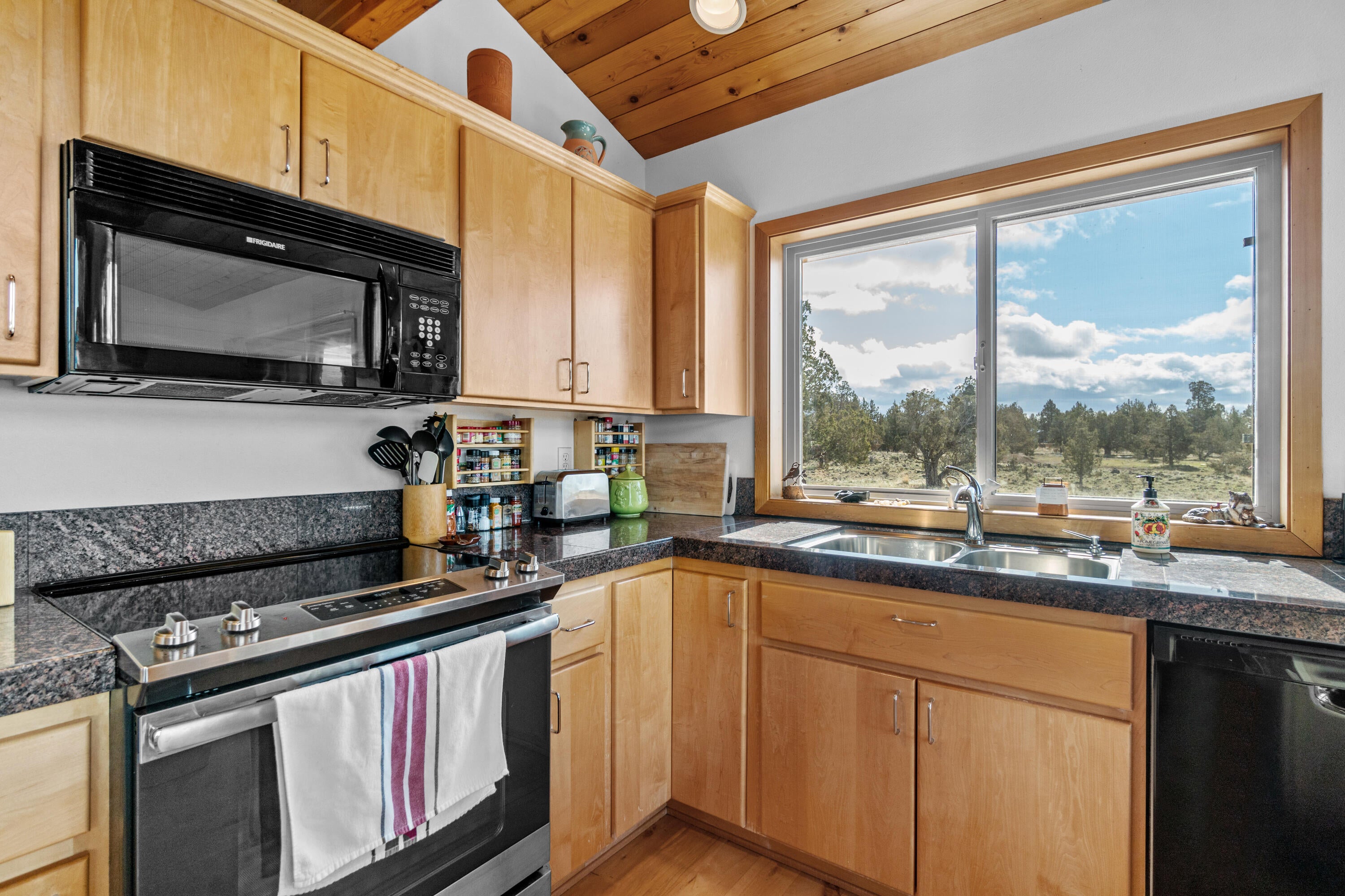 15600 Southwest Dove Road Terrebonne, OR 97760 - Photo 17 of 49 12