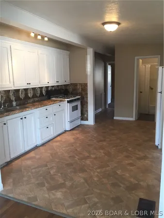 408-408 Apt A South Hunter, Versailles, MO 65084
