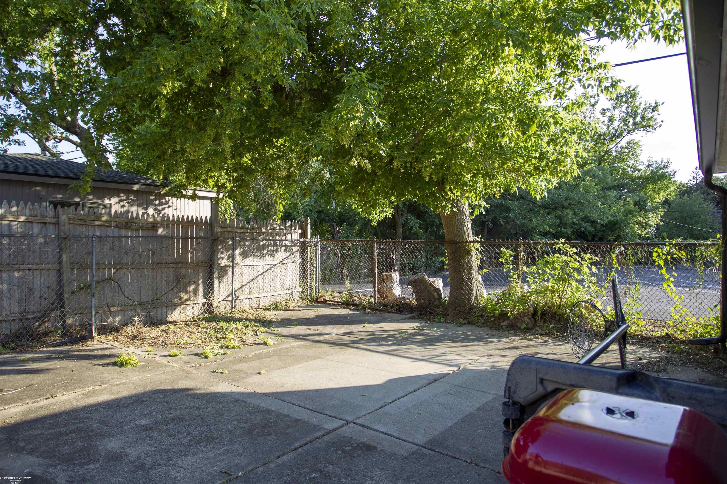 379 Neff Road Grosse Pointe, MI 48230 - Photo 58 of 63 50070950-57.JPG