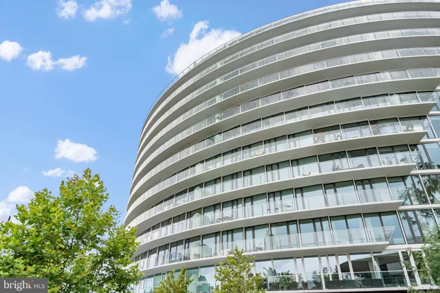 a view of a large building