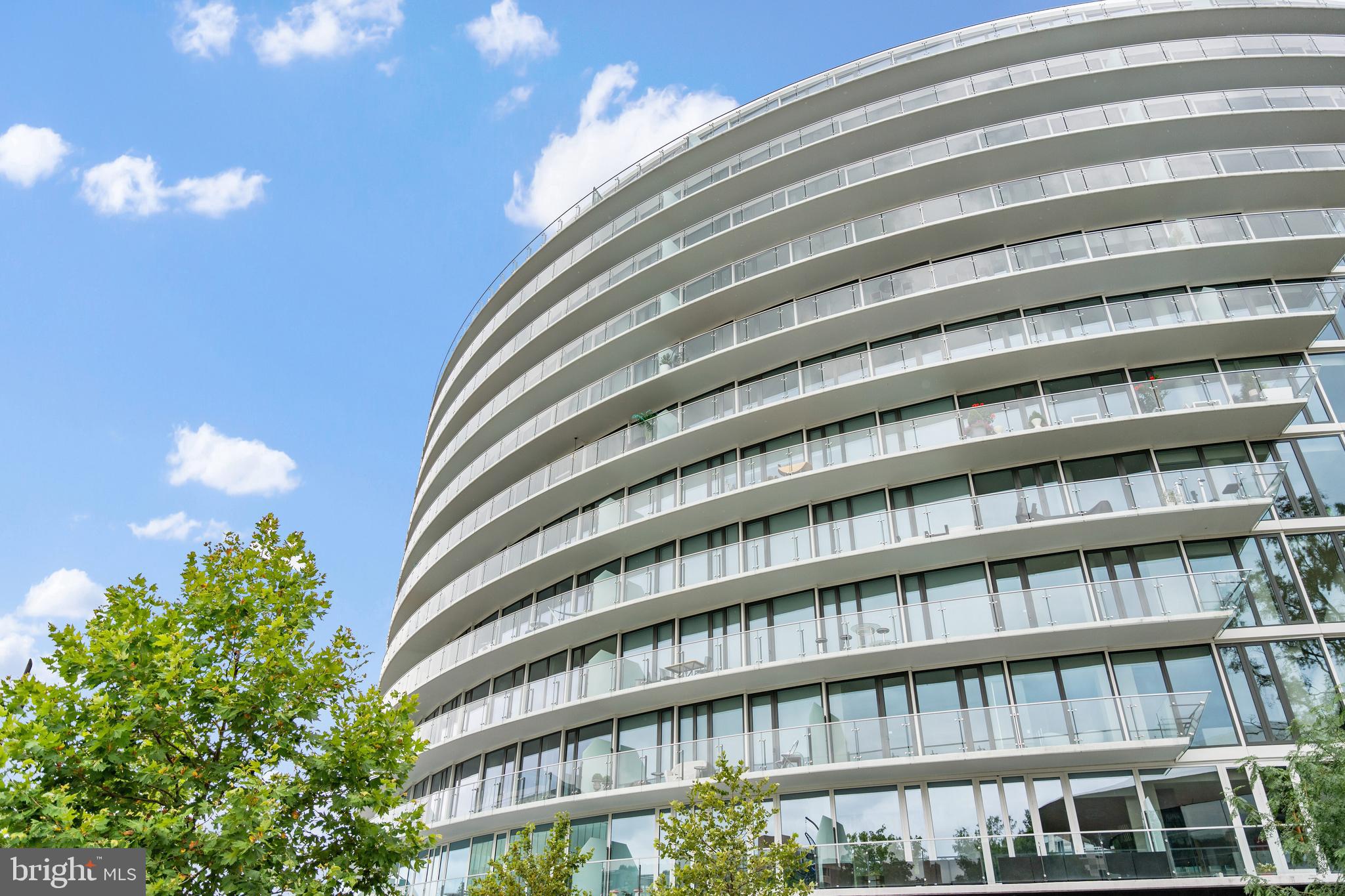 601 Wharf Street Southwest, Unit 213 Washington, DC 20024 - Photo 17 of 24 a view of a large building