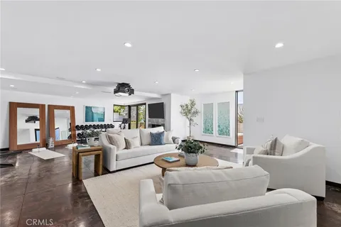 $7,799,000 | 2114 Manhattan Avenue, Hermosa Beach, CA 90254