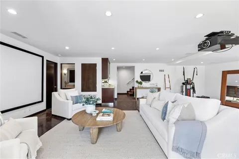 $7,799,000 | 2114 Manhattan Avenue, Hermosa Beach, CA 90254