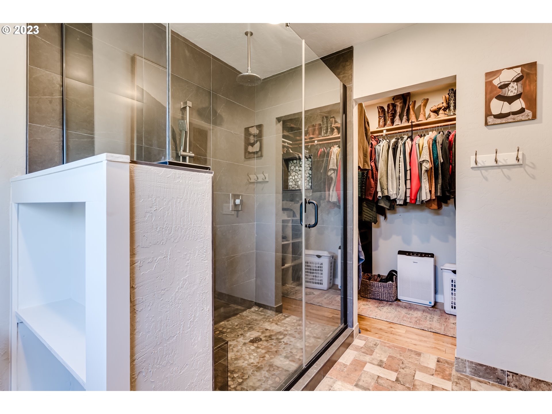 1163 Laurel Avenue Springfield, OR 97478 - Photo 21 of 44 a view of a hallway with closet and bathroom