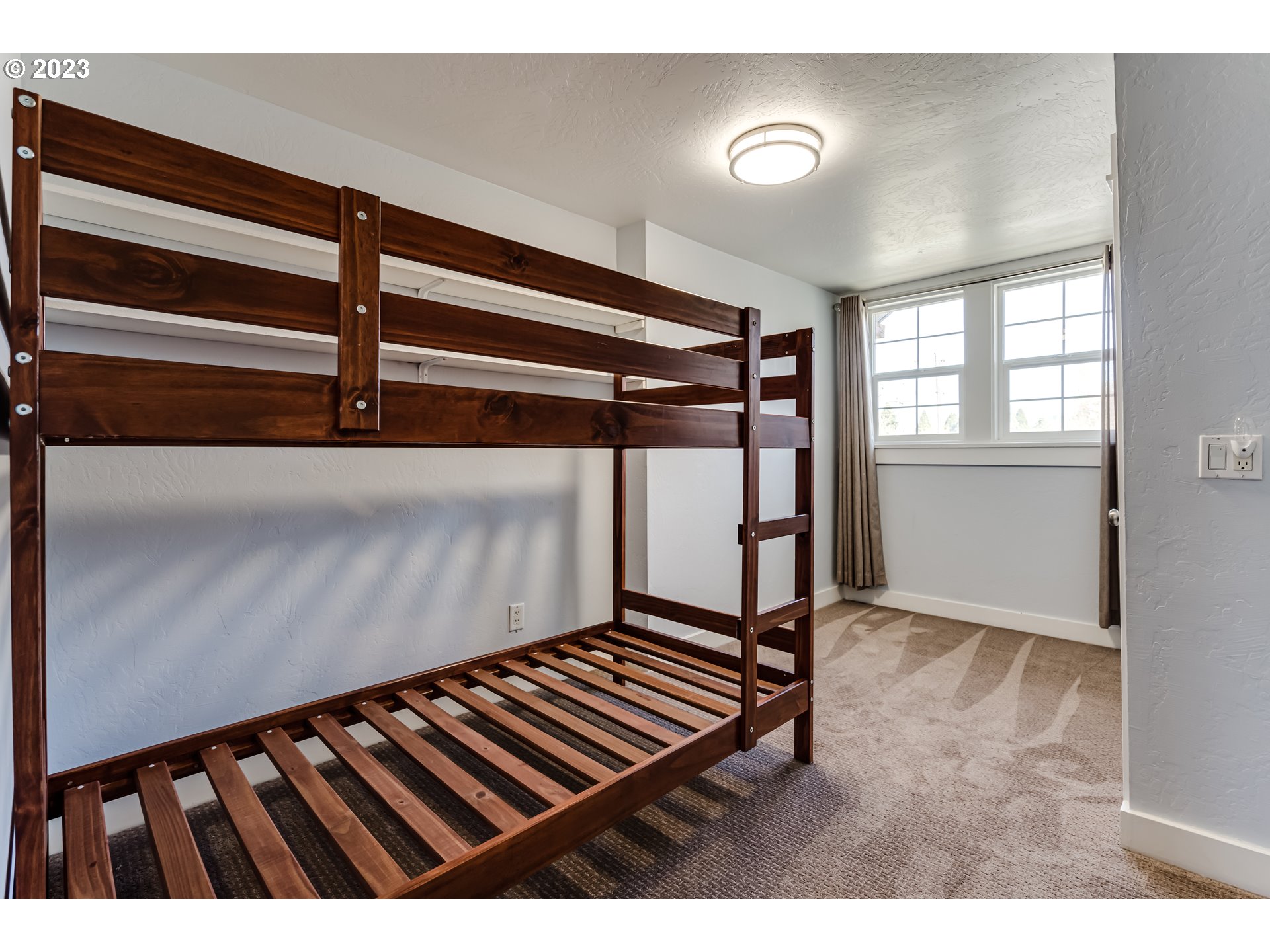 1163 Laurel Avenue Springfield, OR 97478 - Photo 31 of 44 a view of an empty room