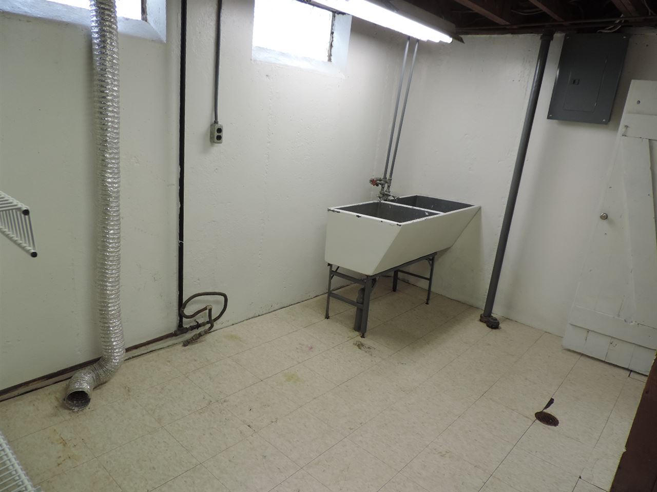 406 Normandy Road Royal Oak, MI 48073 - Photo 23 of 41 31359231-22.JPG