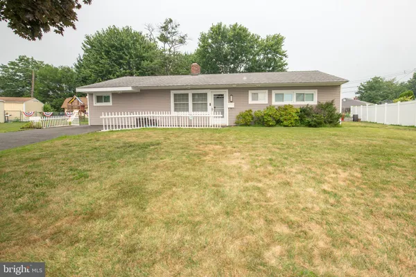 $475,000 | 51 Serpentine Lane, Levittown, PA 19055
