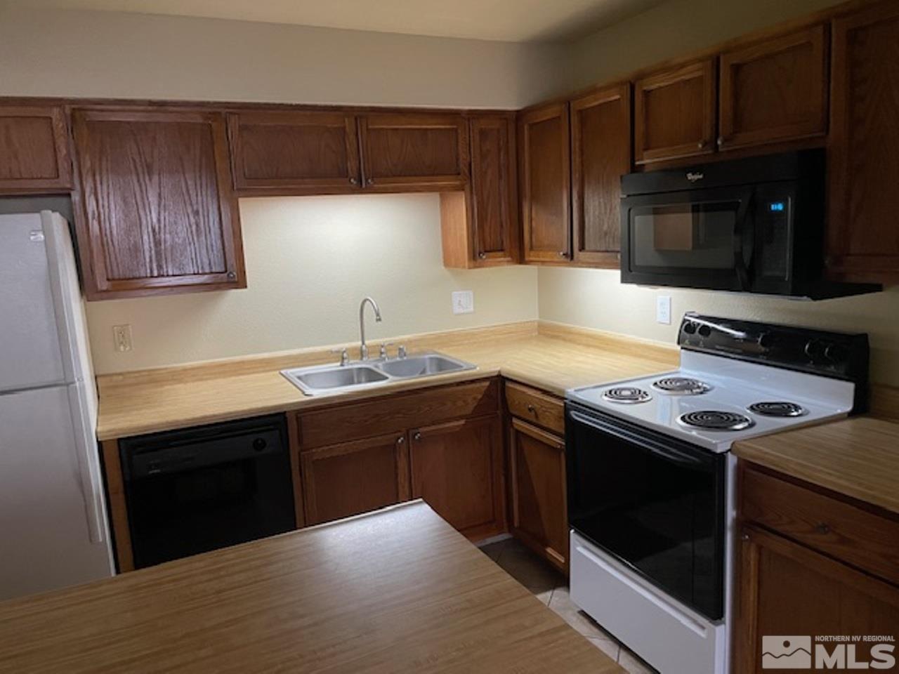1465 East Peckham Lane, Unit 19 Reno, NV 89502 - Photo 11 of 35 Photo 11