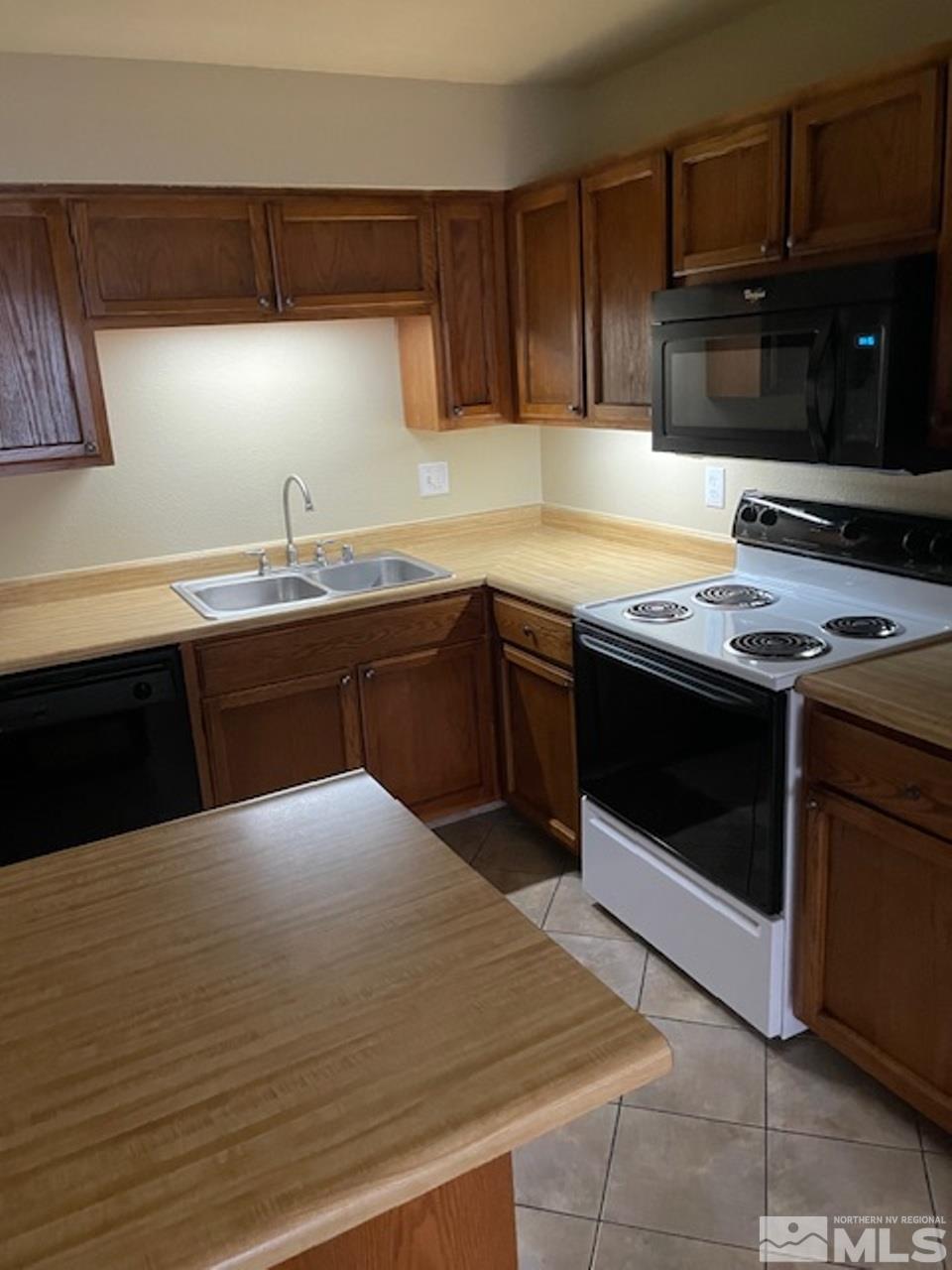 1465 East Peckham Lane, Unit 19 Reno, NV 89502 - Photo 12 of 35 Photo 12