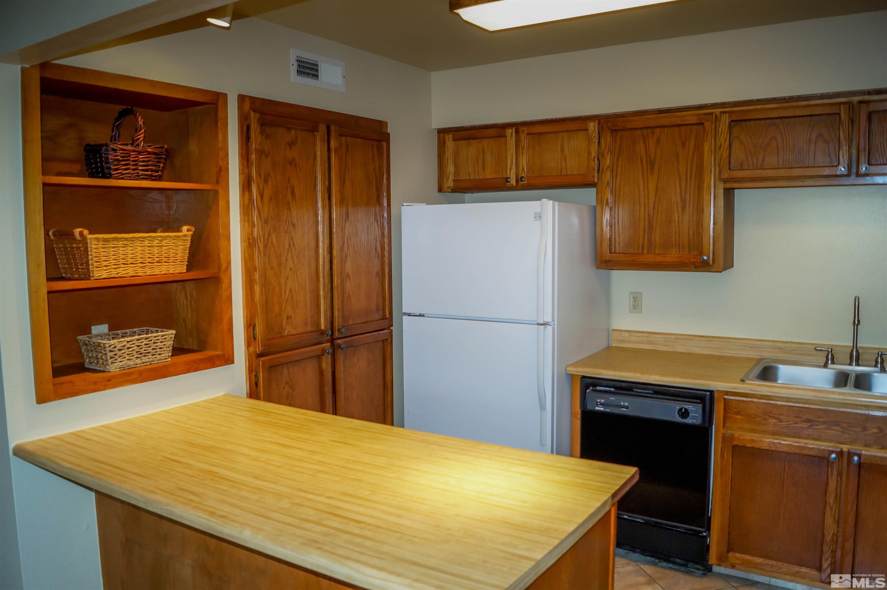1465 East Peckham Lane, Unit 19 Reno, NV 89502 - Photo 4 of 35 Photo 4
