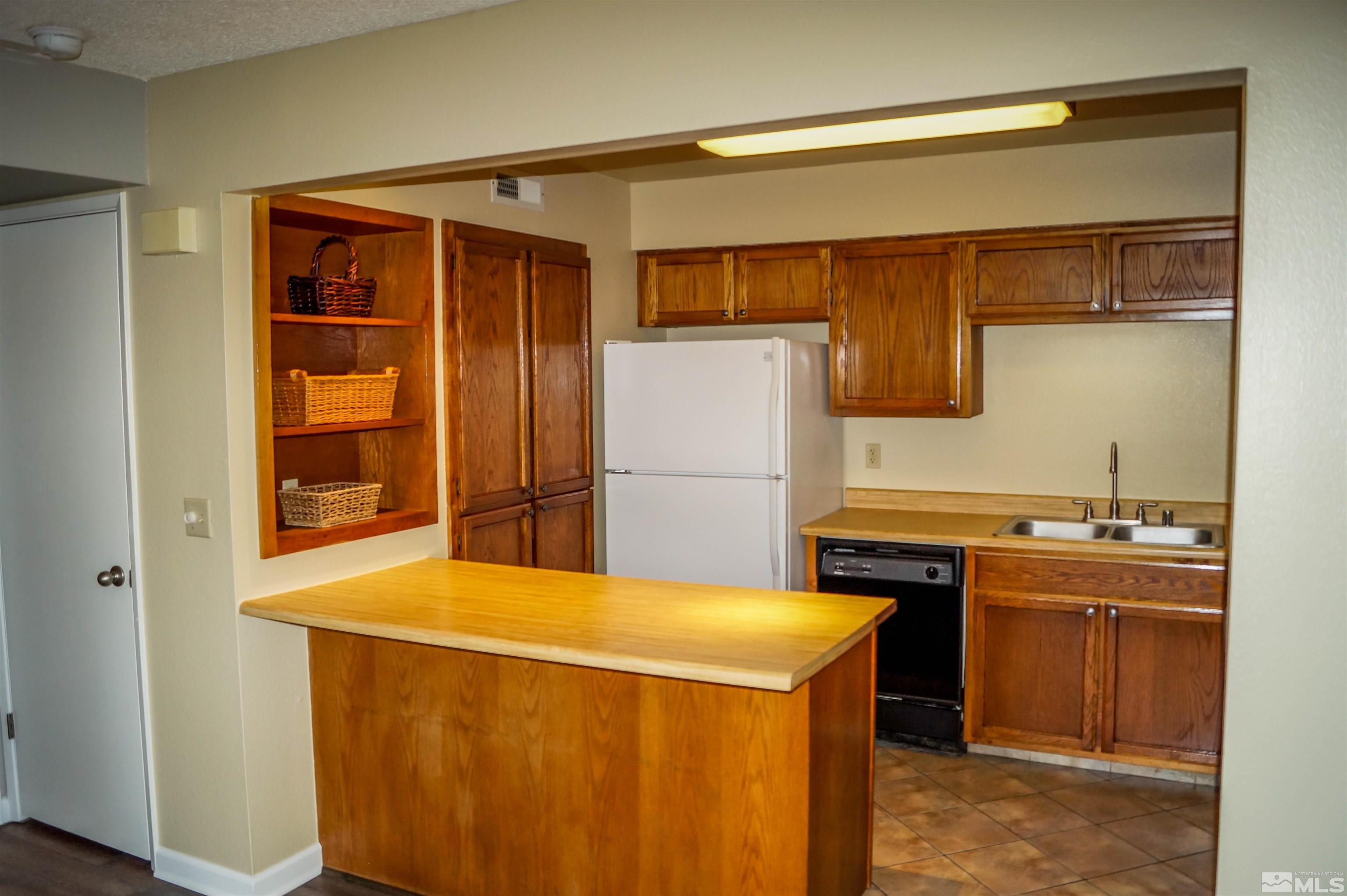 1465 East Peckham Lane, Unit 19 Reno, NV 89502 - Photo 5 of 35 Photo 5