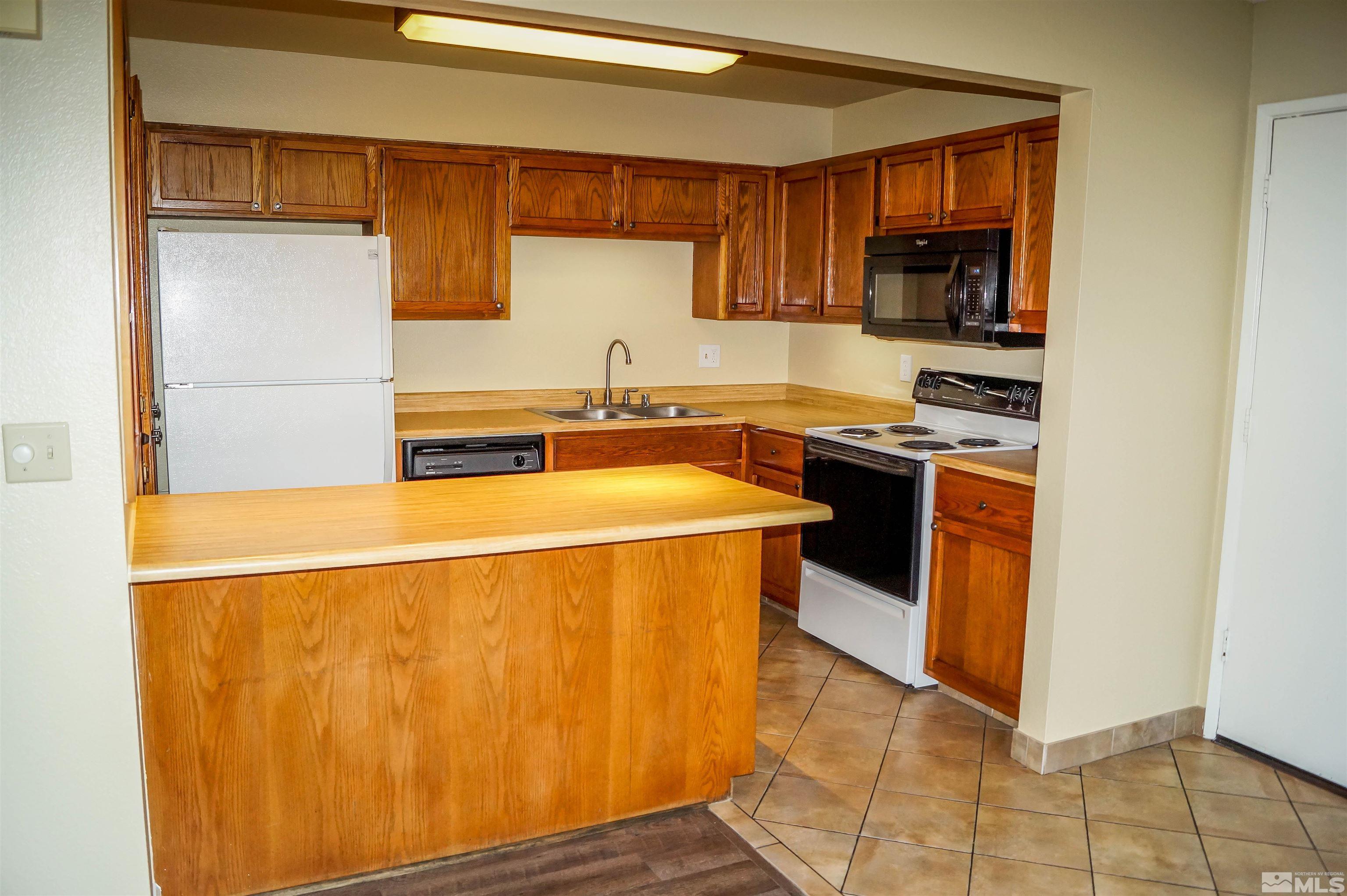 1465 East Peckham Lane, Unit 19 Reno, NV 89502 - Photo 6 of 35 Photo 6