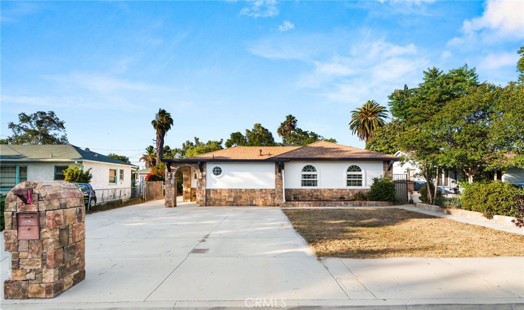 3869 Shamrock Avenue Riverside, CA 92501 - Photo 3 of 34 a view of a house with a outdoor space