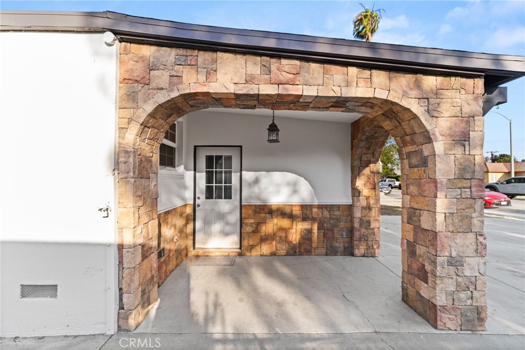 3869 Shamrock Avenue Riverside, CA 92501 - Photo 4 of 34 a view of entryway