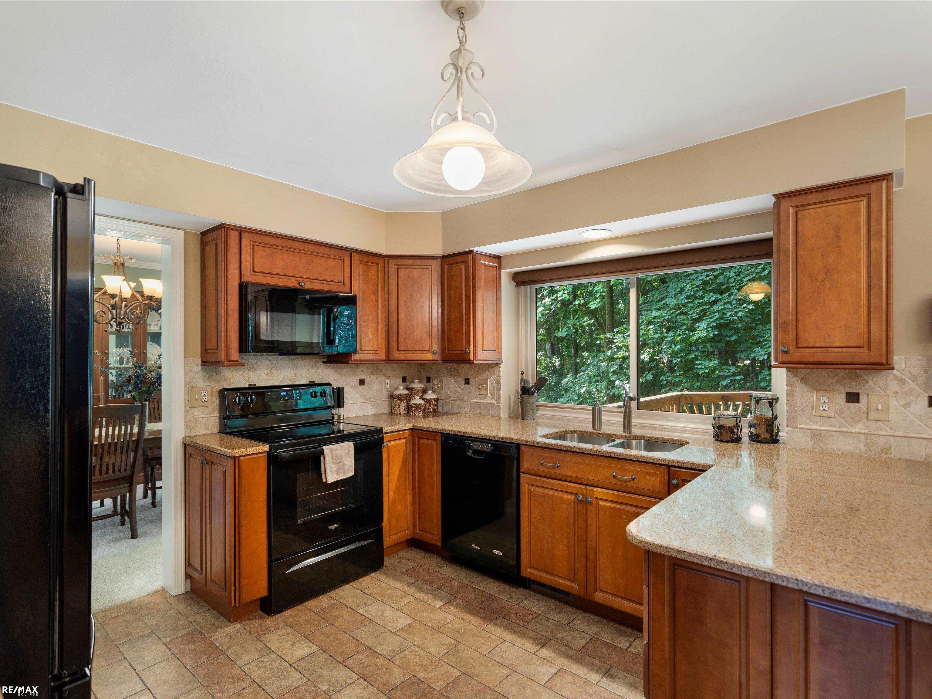 1275 Thames Court Rochester Hills, MI 48307 - Photo 24 of 43