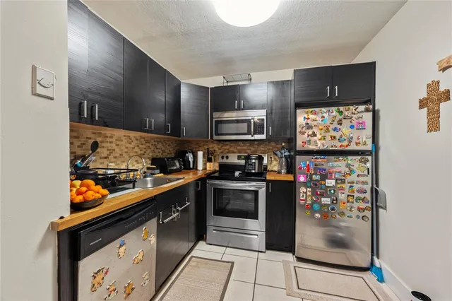 $220,000 | 10710 Royal Palm Boulevard, Unit 22, Coral Springs, FL 33065