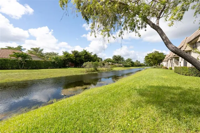 $235,000 | 10710 Royal Palm Boulevard, Unit 22, Coral Springs, FL 33065