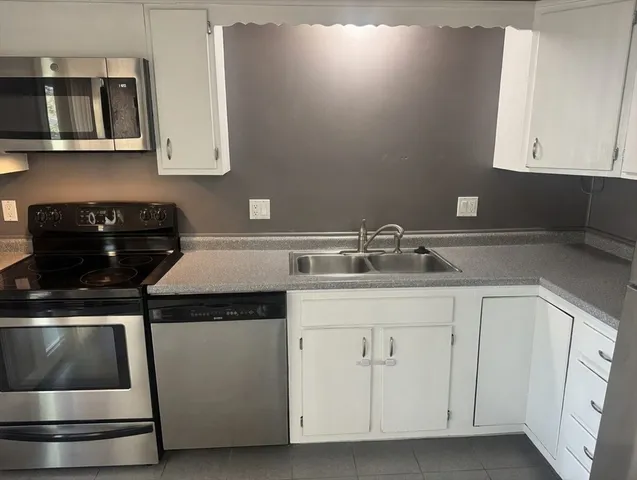 $2,300 | 1219 Pawtucket Boulevard, Unit 75, Lowell, MA 01854