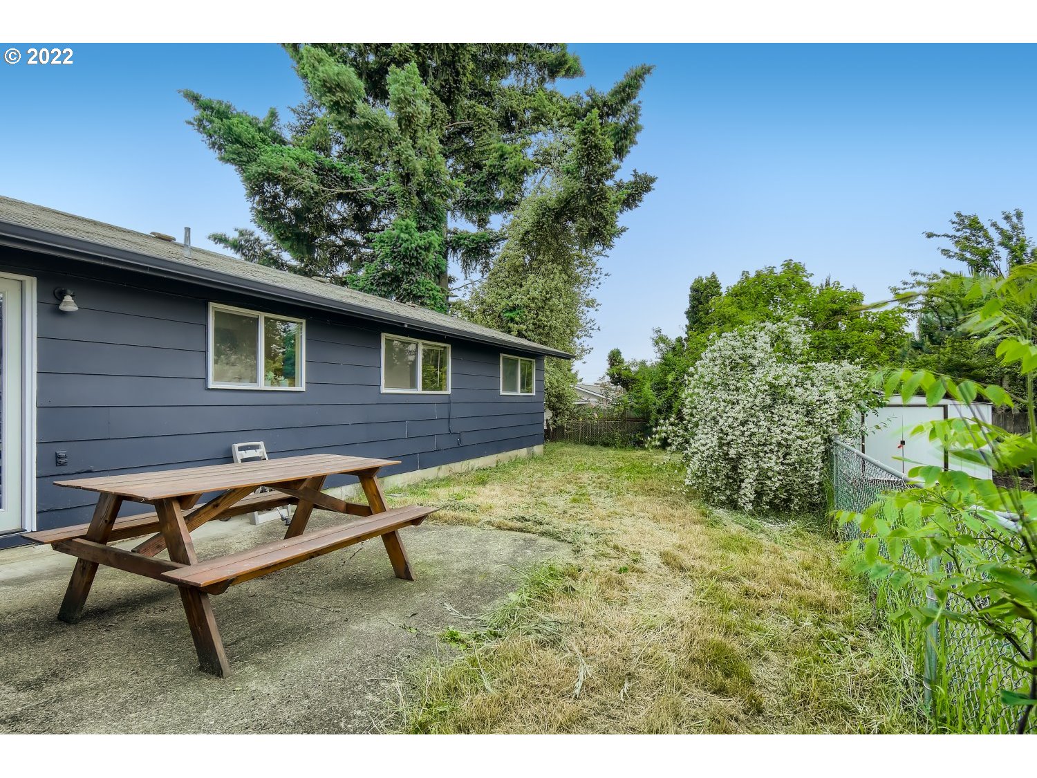 7109 North Sedro Street Portland, OR 97203 - Photo 26 of 28 a backyard of a house with table and chairs