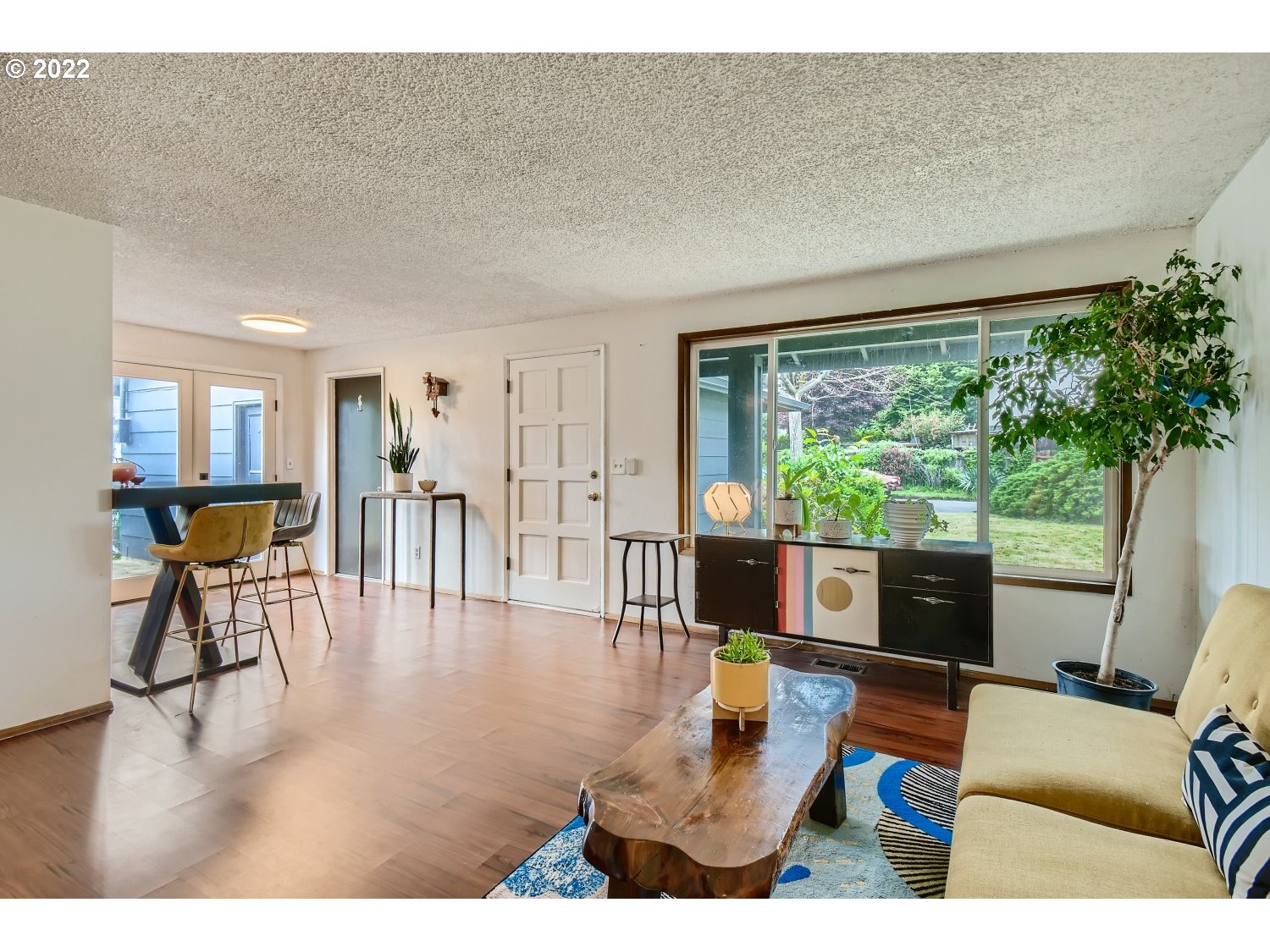 7109 North Sedro Street Portland, OR 97203 - Photo 6 of 28 a living room with furniture and a large window