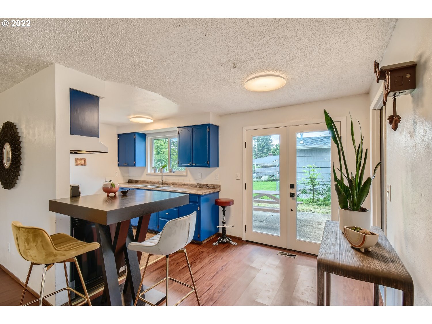 7109 North Sedro Street Portland, OR 97203 - Photo 8 of 28 a view of a kitchen and dining room