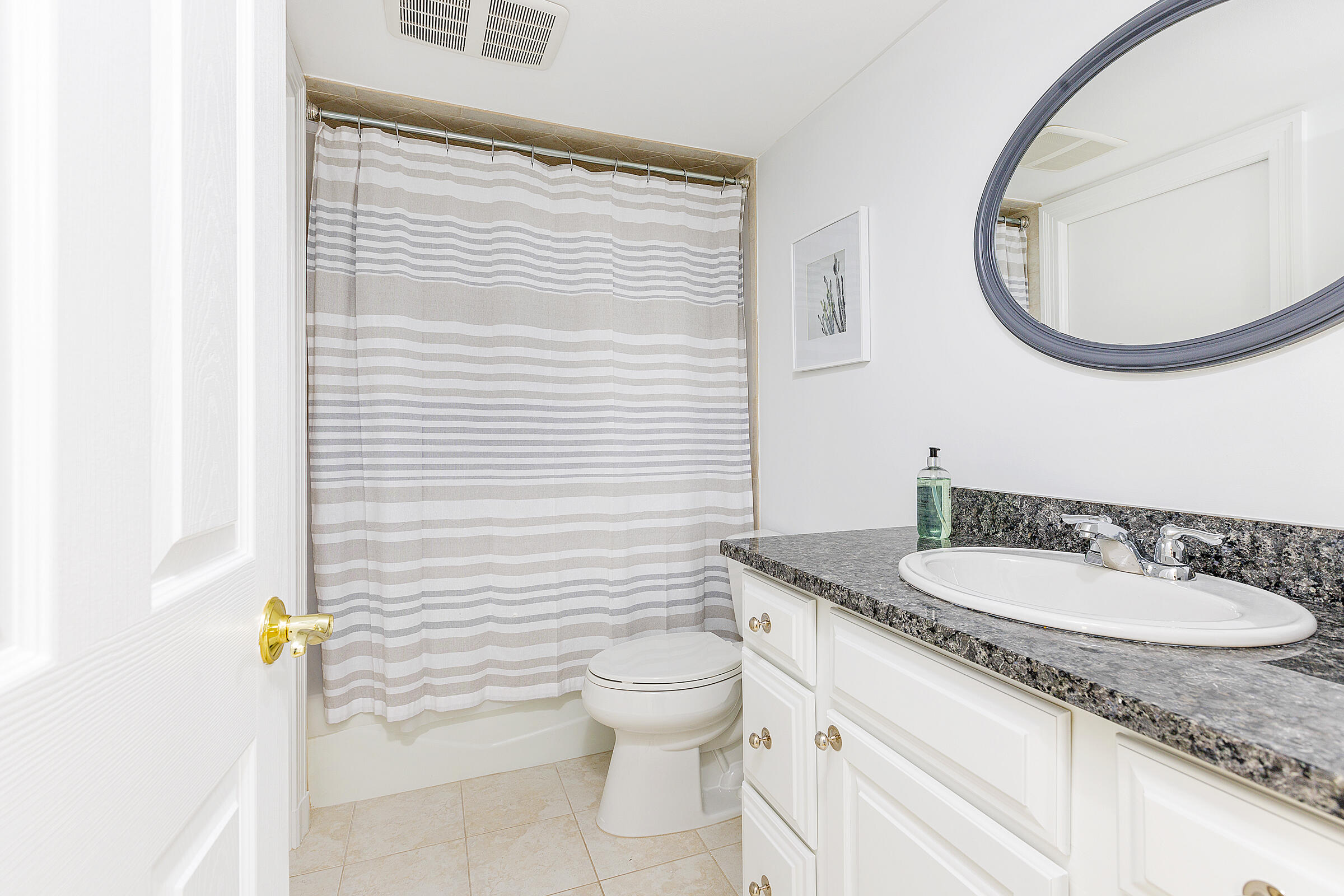 13254 Polo Club Road, Unit C104 Wellington, FL 33414 - Photo 29 of 35 31_Bathroom3