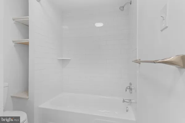 $1,800 | 4930 West Chester Pike, Unit 303, Newtown Square, PA 19073