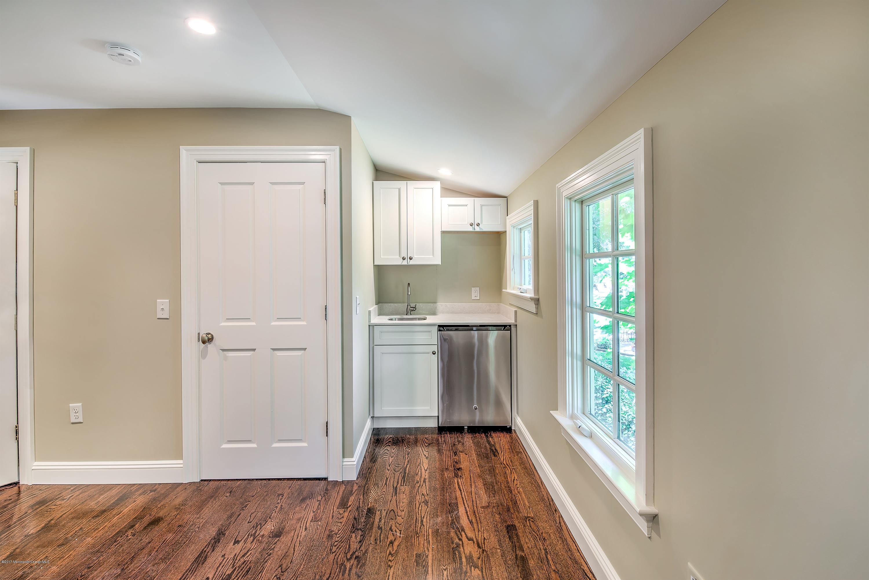 25 Phalanx Road Lincroft, NJ 07738 - Photo 23 of 35 033_APARTMENT KITCHEN