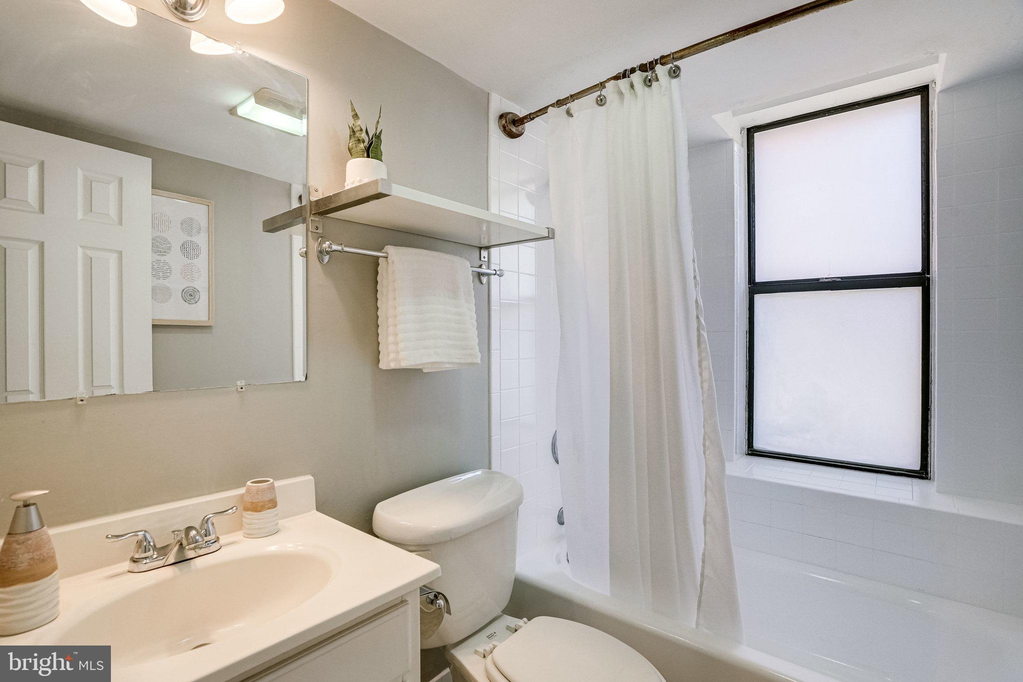 1750 Harvard Street Northwest, Unit 2D Washington, DC 20009 - Photo 25 of 28