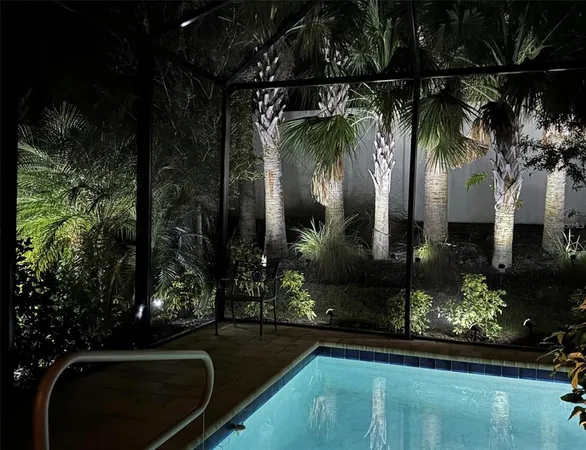 a view of a backyard