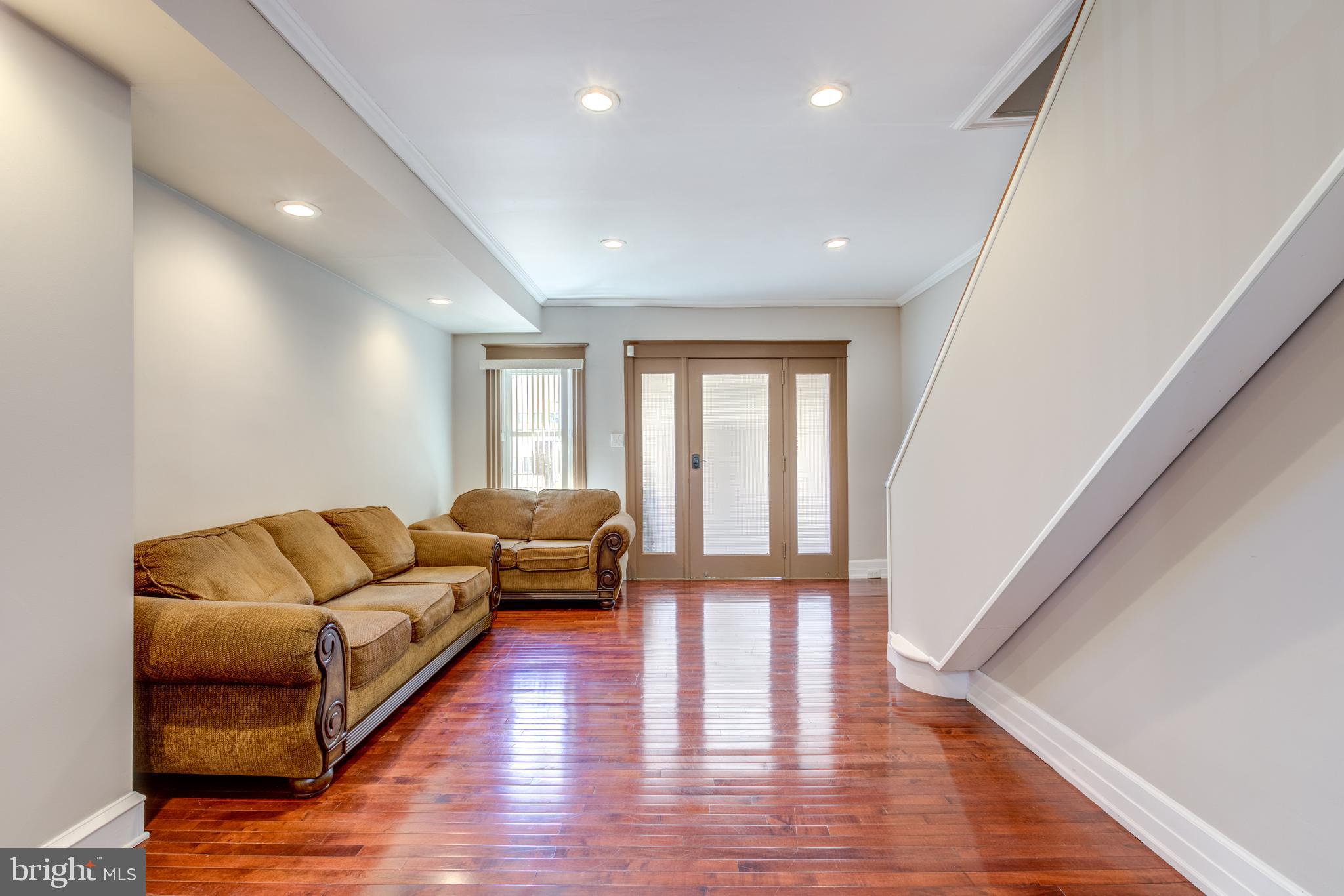 705 Atwood Road Philadelphia, PA 19151 - Photo 5 of 25 living room