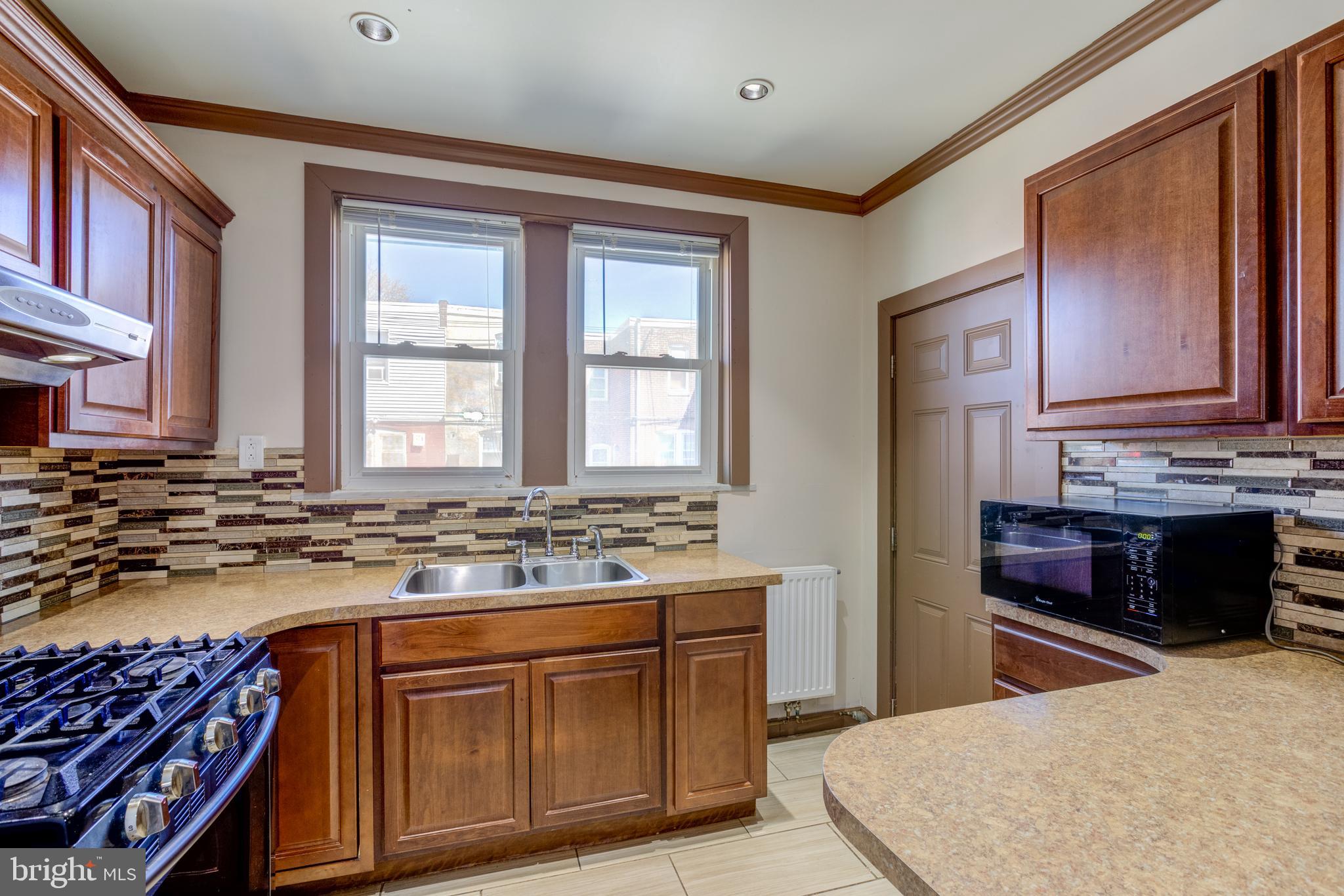 705 Atwood Road Philadelphia, PA 19151 - Photo 9 of 25 kitchen