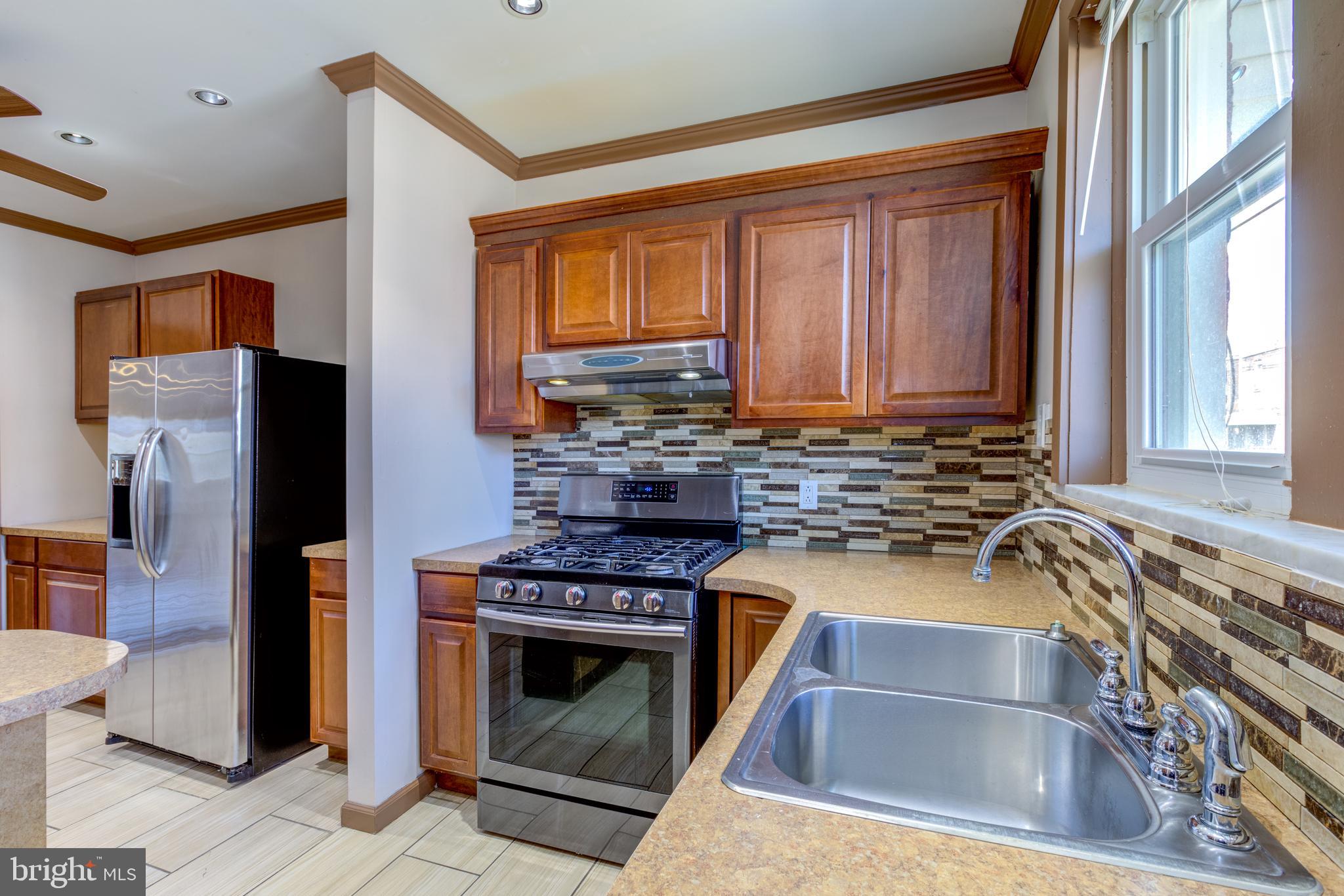 705 Atwood Road Philadelphia, PA 19151 - Photo 10 of 25 kitchen