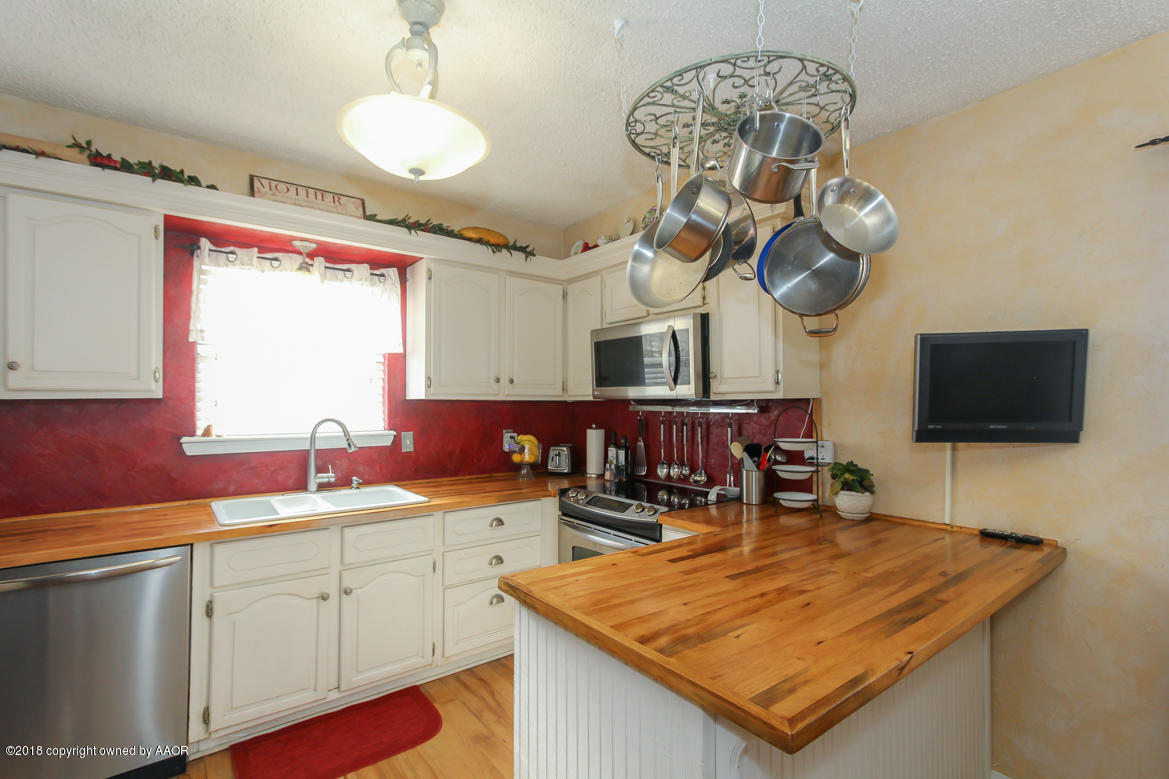6307 Bayswater Road Amarillo, TX 79109 - Photo 14 of 39 KITCHEN