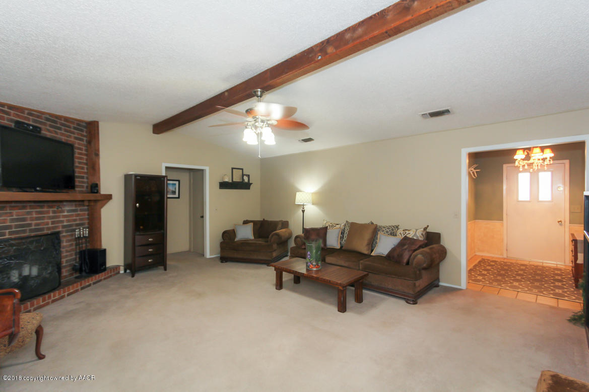 6307 Bayswater Road Amarillo, TX 79109 - Photo 7 of 39 LIVING