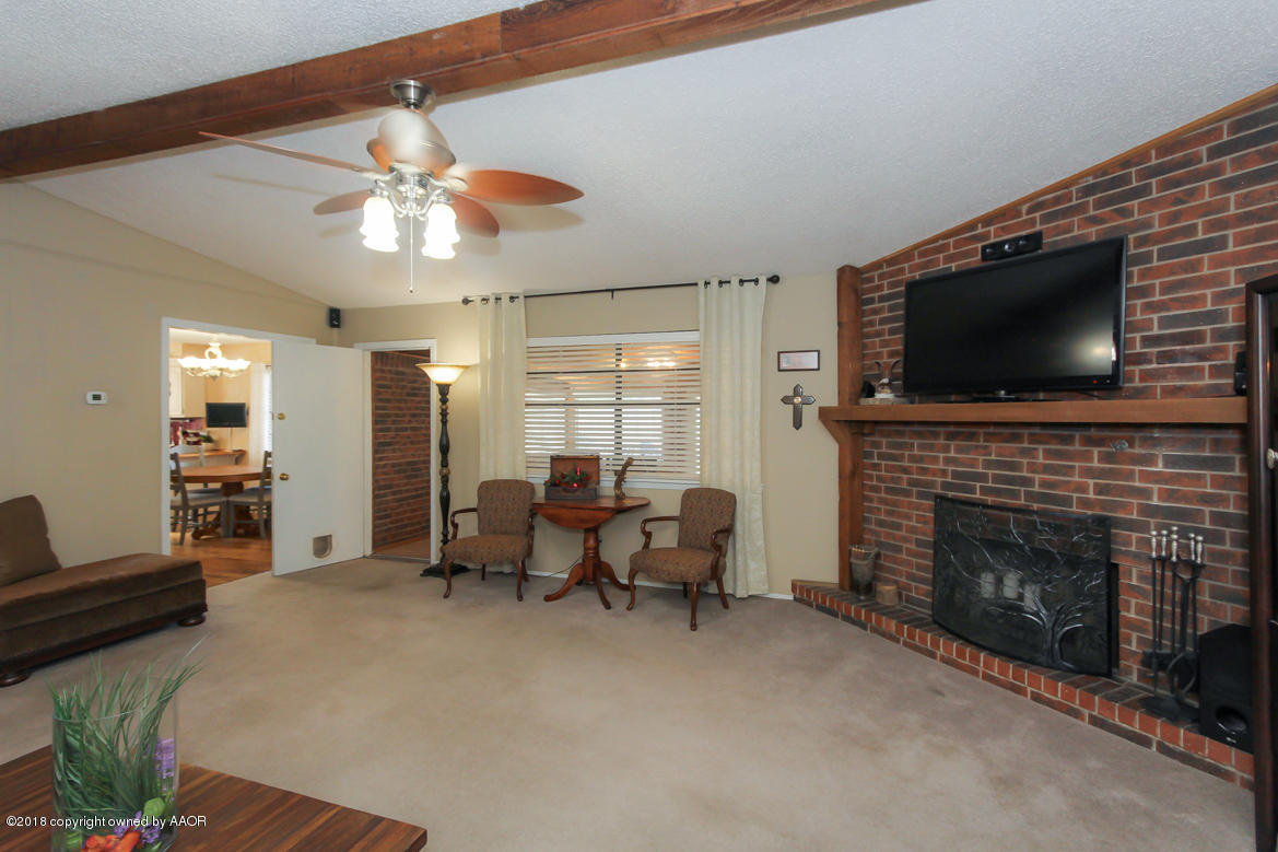 6307 Bayswater Road Amarillo, TX 79109 - Photo 8 of 39 LIVING VIEW 2