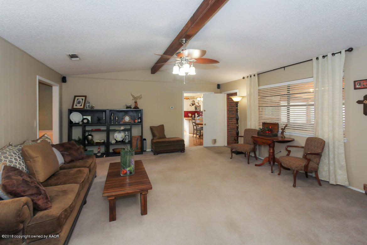 6307 Bayswater Road Amarillo, TX 79109 - Photo 9 of 39 LIVING VIEW 3