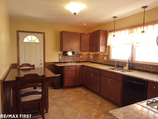 24917 Flower Eastpointe, MI 48021 - Photo 13 of 46 Eat In Kitchen