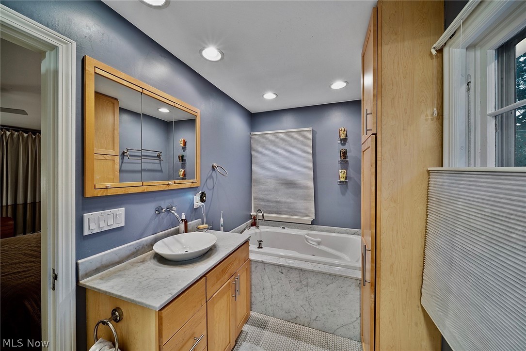 2643 Kerwick Road Cleveland, OH 44118 - Photo 18 of 33 Gallery Image 18