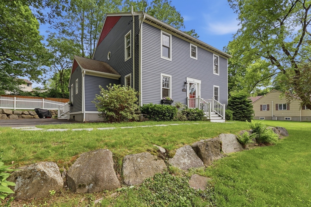 28 Modoc Street Worcester, MA 01604 - Photo 1 of 42