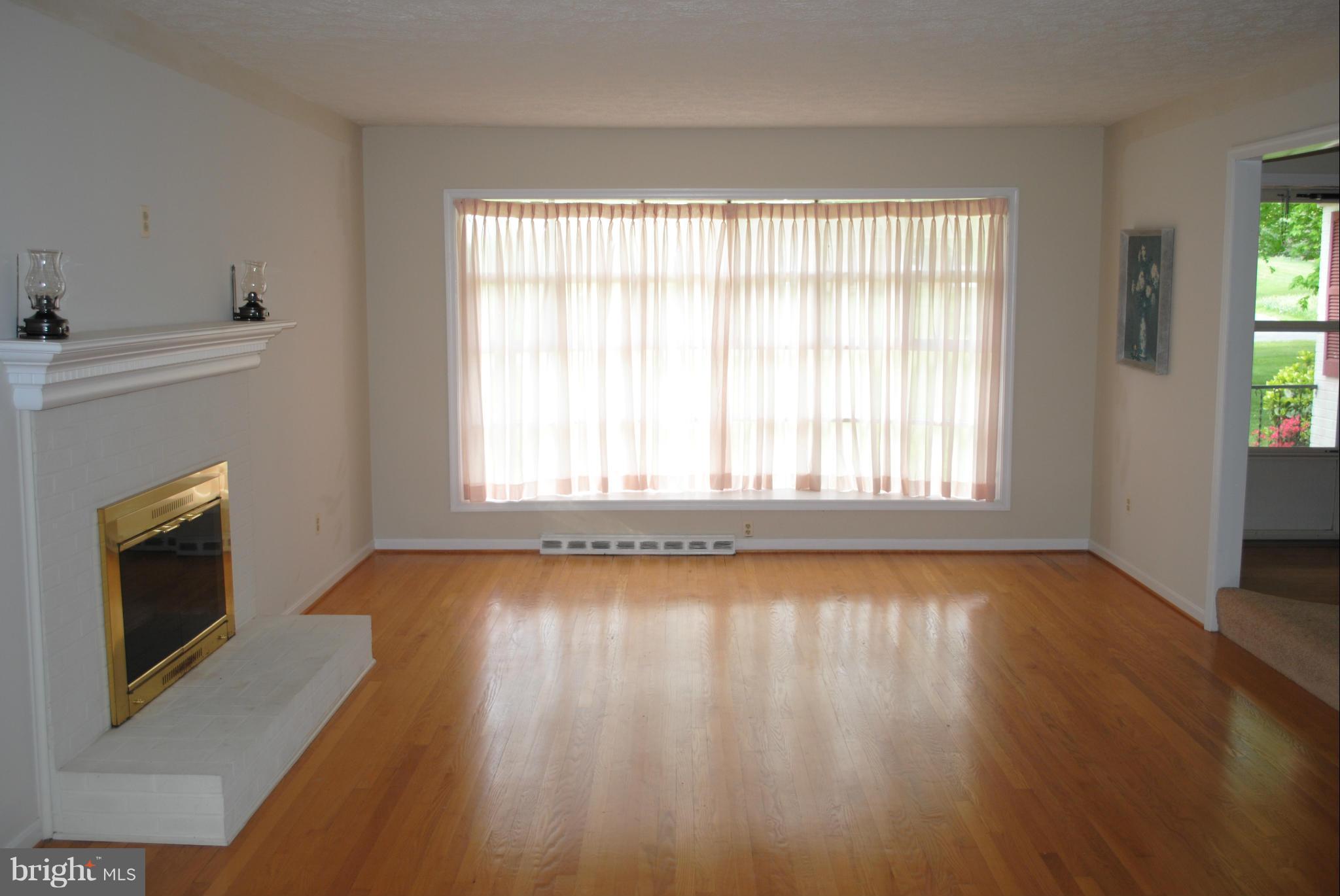11366 Fox Hill Road Culpeper, VA 22701 - Photo 2 of 25 Living Room
