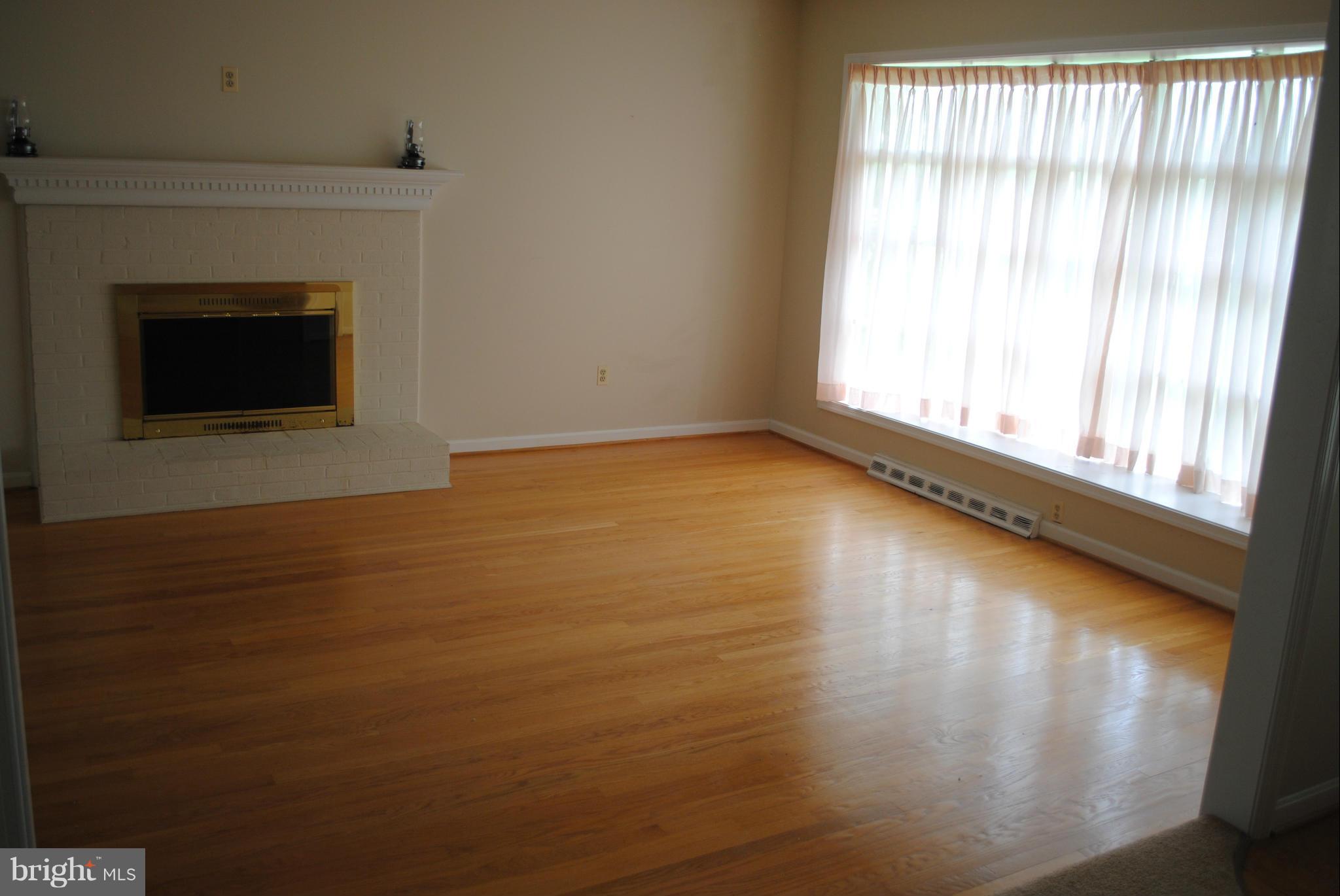 11366 Fox Hill Road Culpeper, VA 22701 - Photo 3 of 25 Living Room